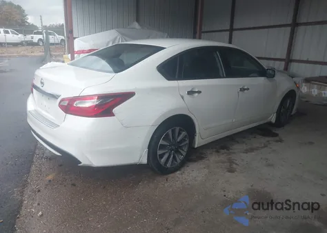 2017 Nissan Altima 2.5 S z USA, uszkodzony, nr VIN 1N4AL3AP2HC187492